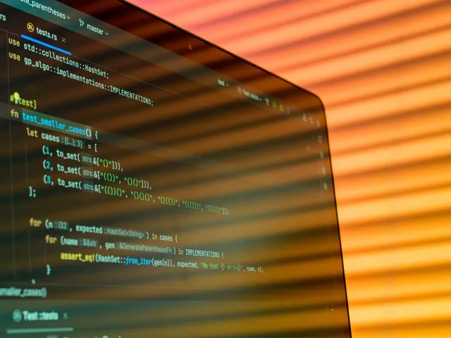 Equipo trabajando en software a medida